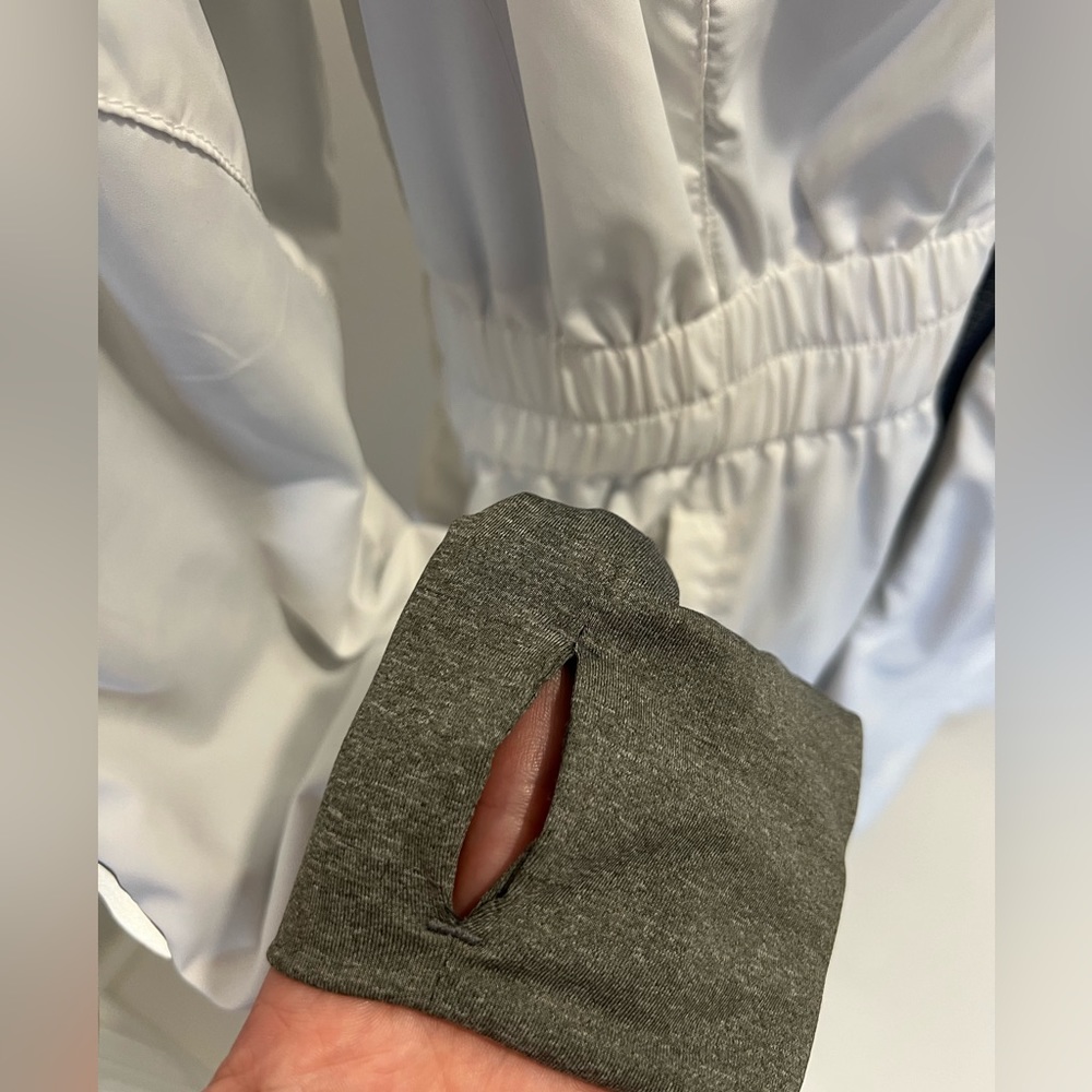 Mondetta Performance Gear: Raincoat/Windbreaker - image 5